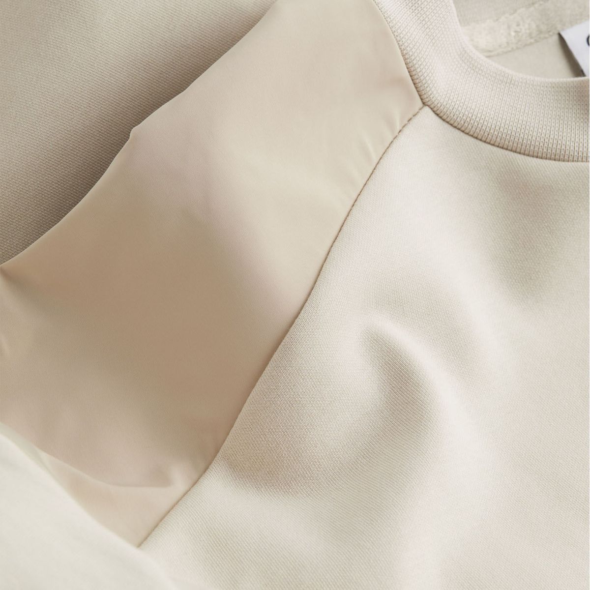 CALVIN KLEIN - SWEATSHIRT MIX MEDIA INTERLOCK SWEATSHIRT