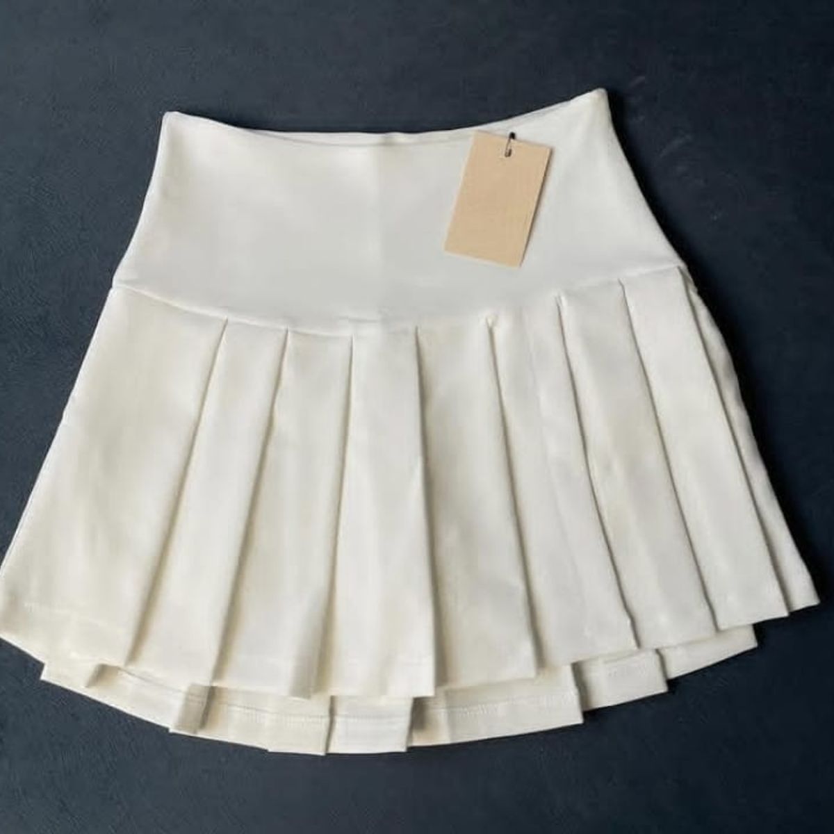 GENERICO - FALDA SHORT PLISADA CON ABERTURA  PARA MUJER