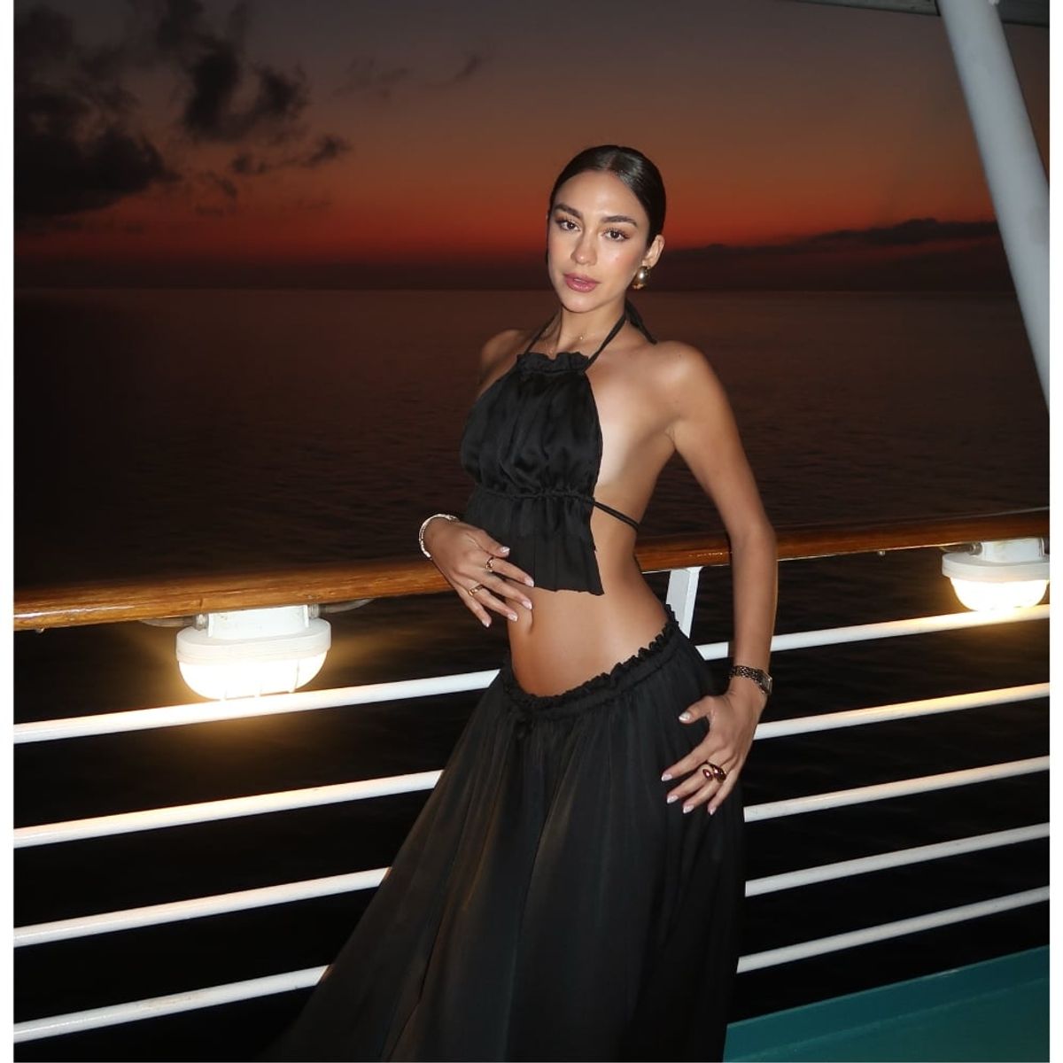 BETWEEN US - Conjunto Brisa Negro