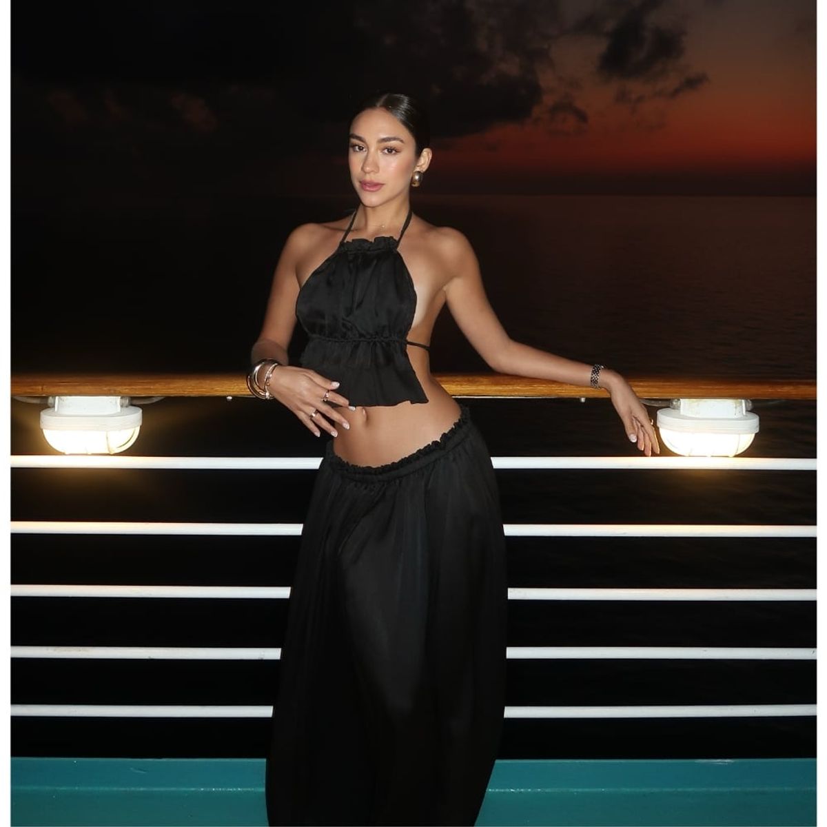 BETWEEN US - Conjunto Brisa Negro