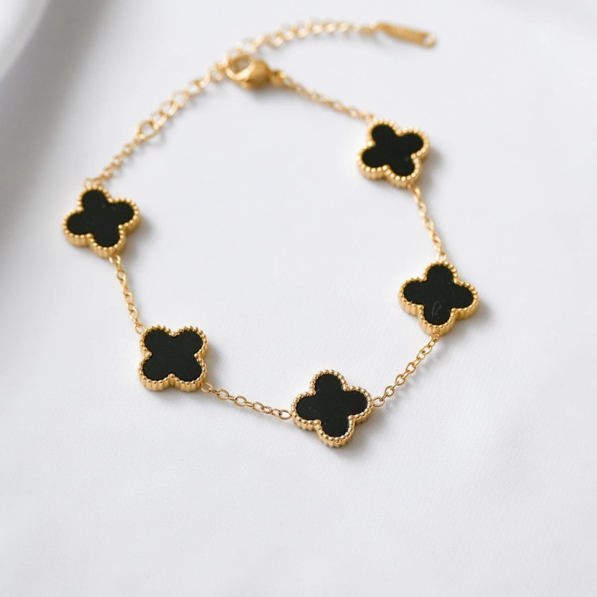 GENERICO - Pulsera negra trebol vc - Naif Jewelry Peru