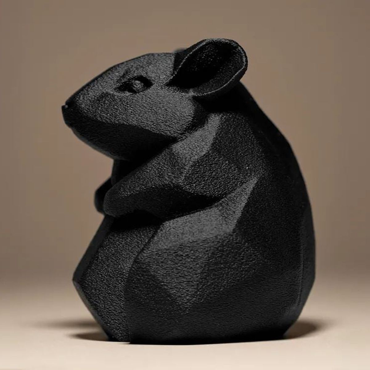 GENERICO - ADORNO EXCLUSIVO HAMSTER NEGRO 23cm x 18cm x 20cm