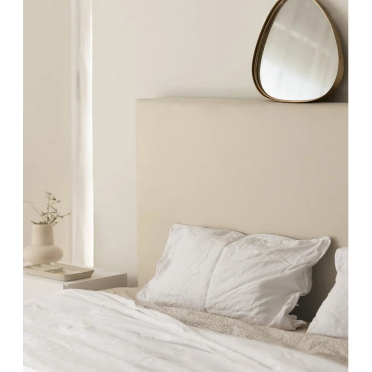 VENTITAS HOME - Cabecera Queen de Cuero Color Beige Eleonor Ventitas Home