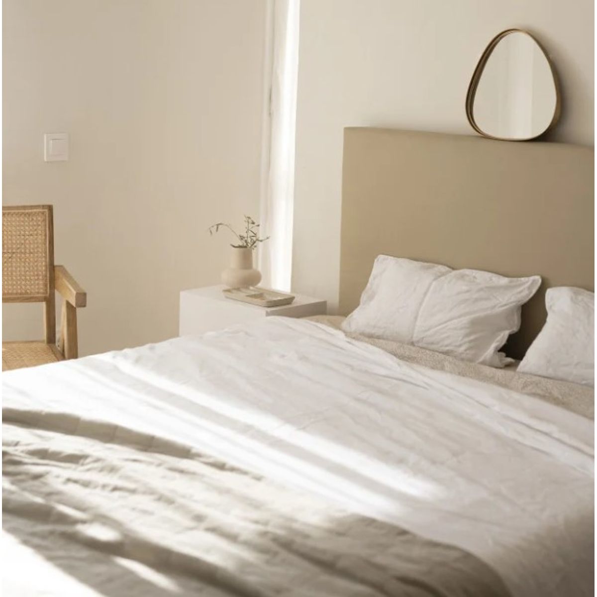 VENTITAS HOME - Cabecera Queen de Cuero Color Arena Eleonor Ventitas Home