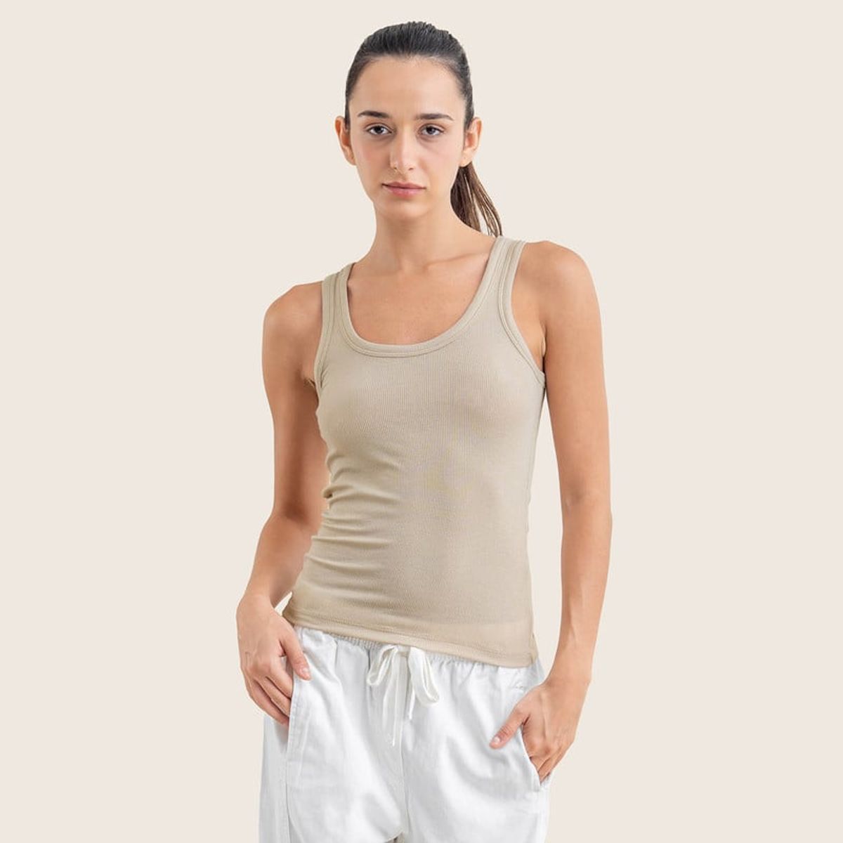 DROP THE LABEL - Tank Top Beige Arena para Mujer Drop the Label Manga Cero Rib Modal