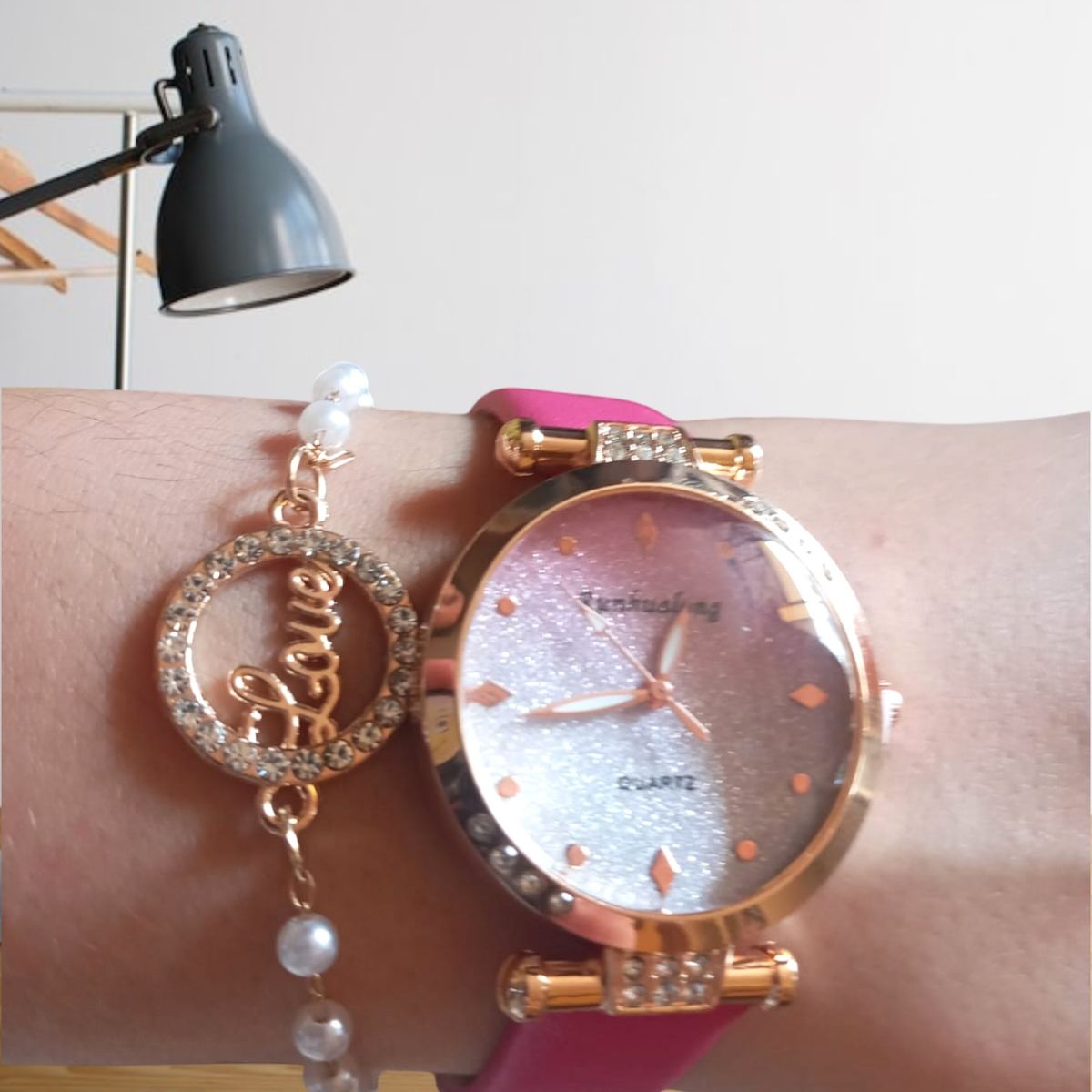 GENERICO - RELOJ DE MUJER CASUAL CUARZO  CORREA FUCSIA+ BRAZALETE