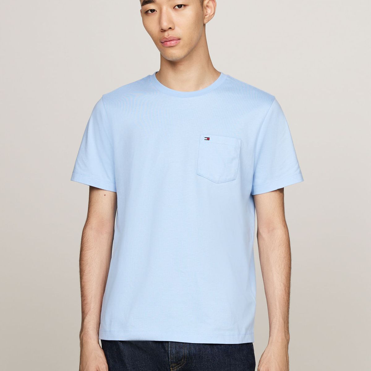 TOMMY HILFIGER - CAMISETA M/C ESSENTIAL SOLID POCKET TEE TH