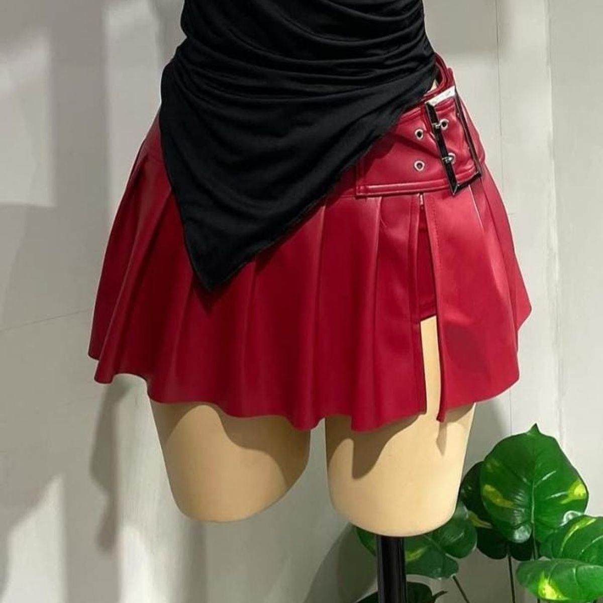 GENERICO - FALDA SHORT PLISADA CUERINA PARA MUJER