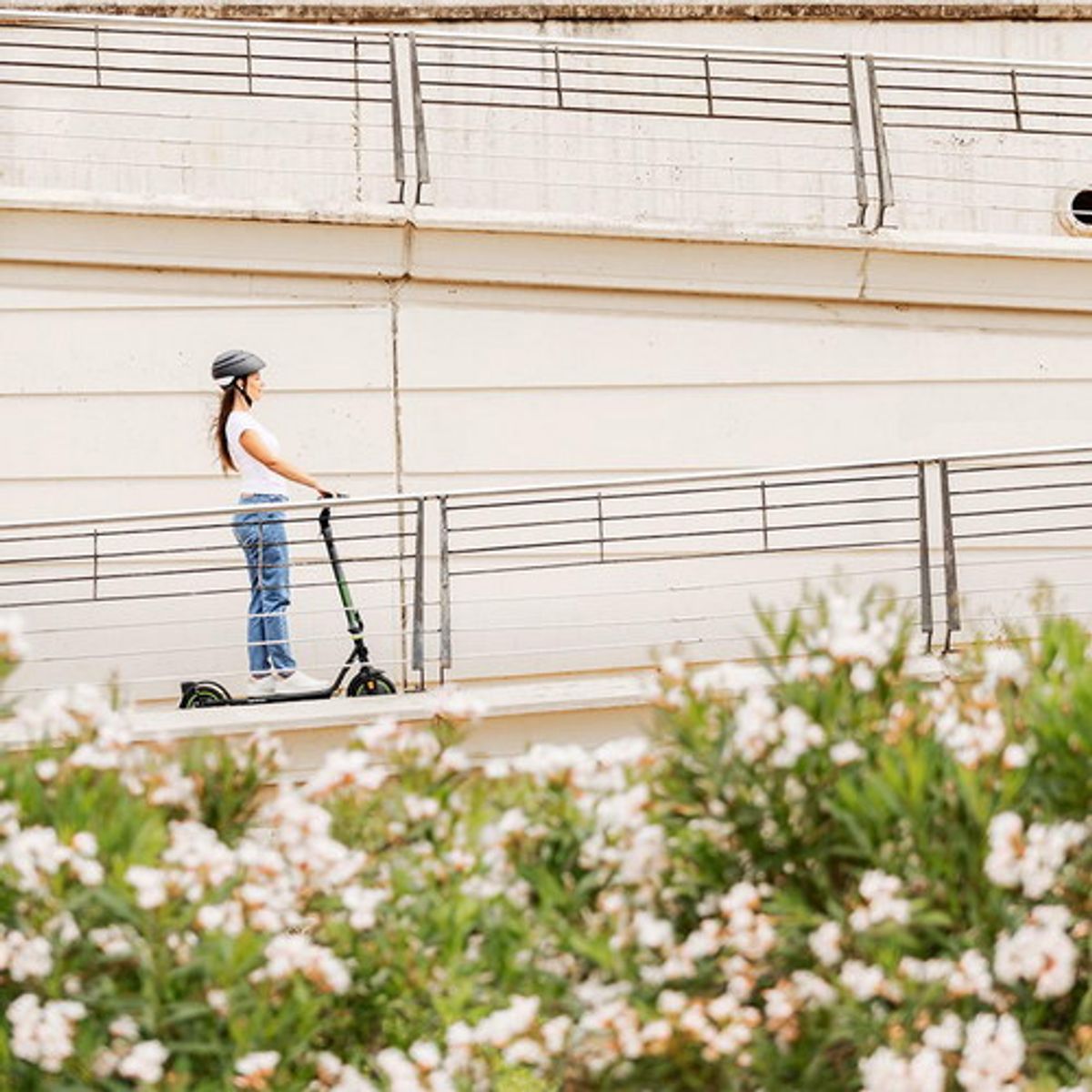 CECOTEC - Scooter Eléctrico Cecotec Bongo Serie D30