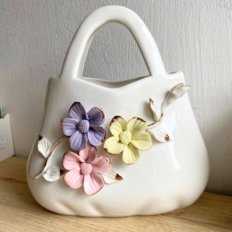 GENERICO - Adorno Florero de Cerámica Estilo Cartera con Flores 23 x 21 cm