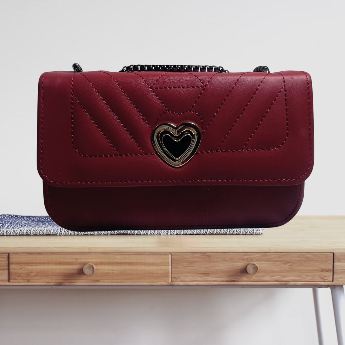 GENERICO - CARTERA ELEGANTE ROJA CON HEVILLA CORAZON + LLAVERO DE REGALO