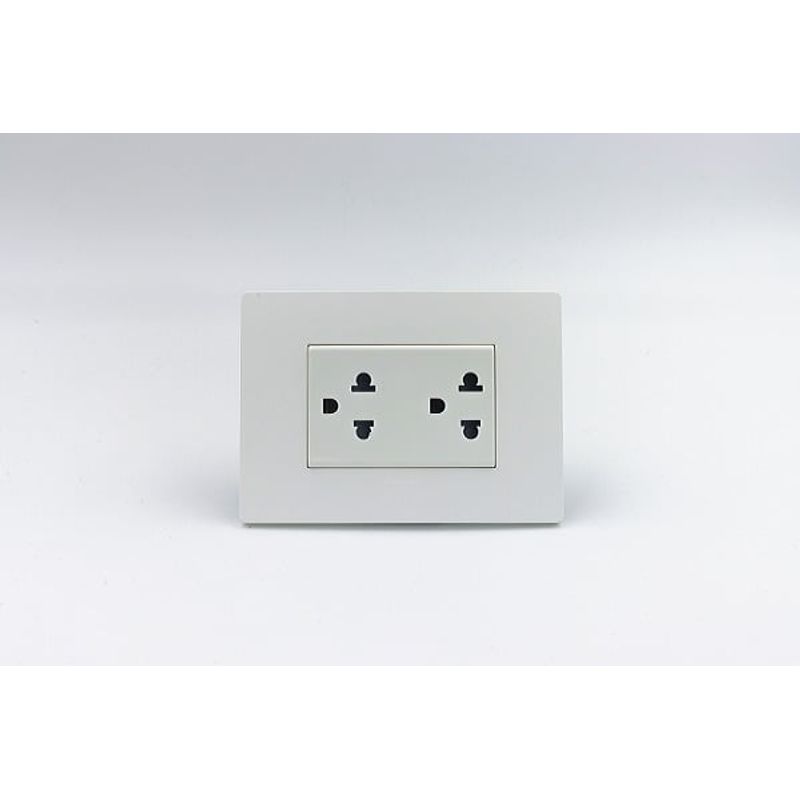 SINTHESI - TOMACORRIENTE DUPLEX UNIVERSAL CON TIERRA S33 PLACA BLANCA MATE