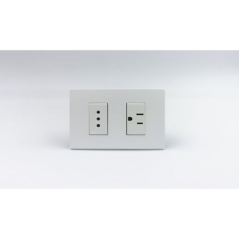 SINTHESI - TOMACORRIENTE DOBLE ( 01 DE 3 EN LINEA Y 01 AMERICANO) S33
