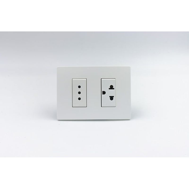 SINTHESI - TOMACORRIENTE DOBLE (01 DE 3 EN LINEA Y 01 UNIVERSAL CON TIERRA) S33