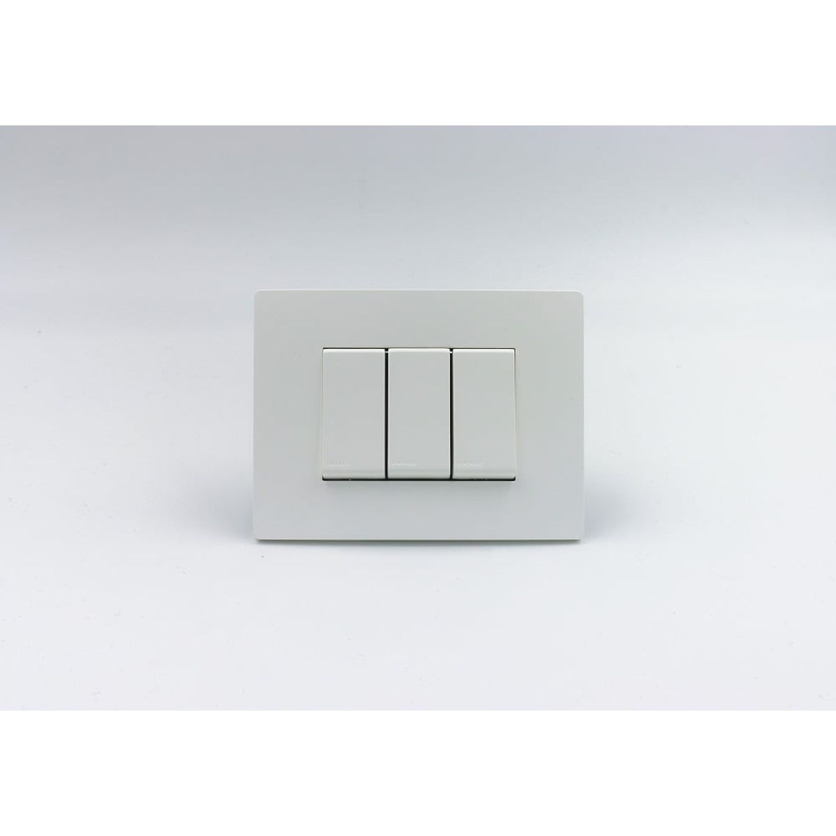 SINTHESI - CONMUTADOR DE 3 VIAS TRIPLE S33 PLACA BLANCA MATE Y DADOS S22 BLANCOS