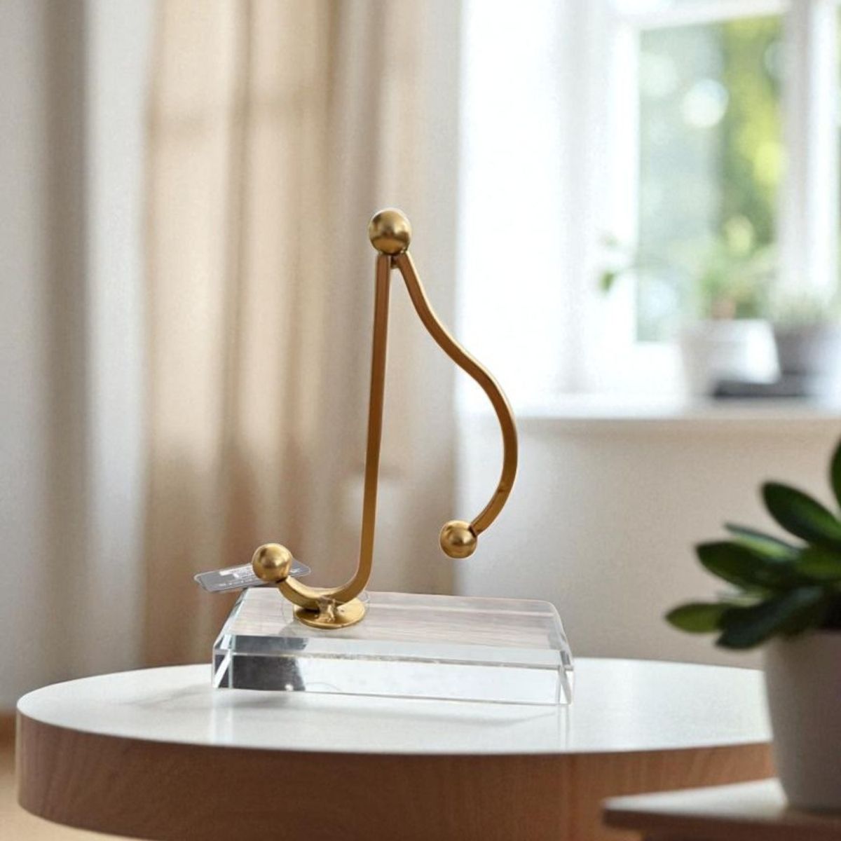 CONCEPTS LIFE - Adorno de Escritorio Melodia Dorada  12x04x16 cm