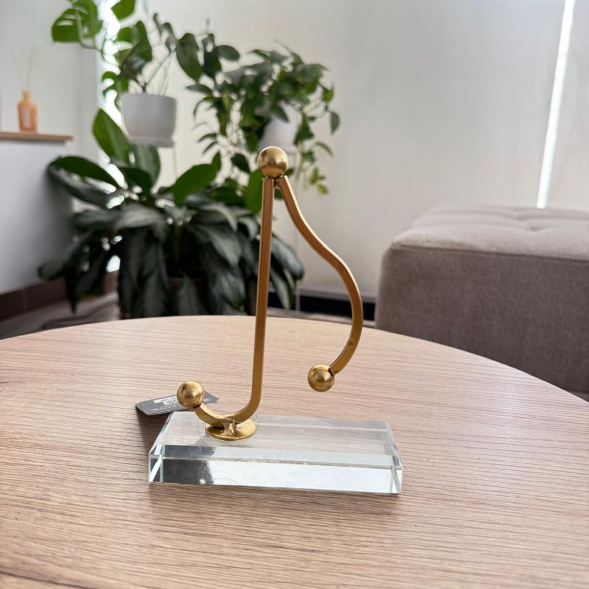 CONCEPTS LIFE - Adorno de Escritorio Melodia Dorada  12x04x16 cm