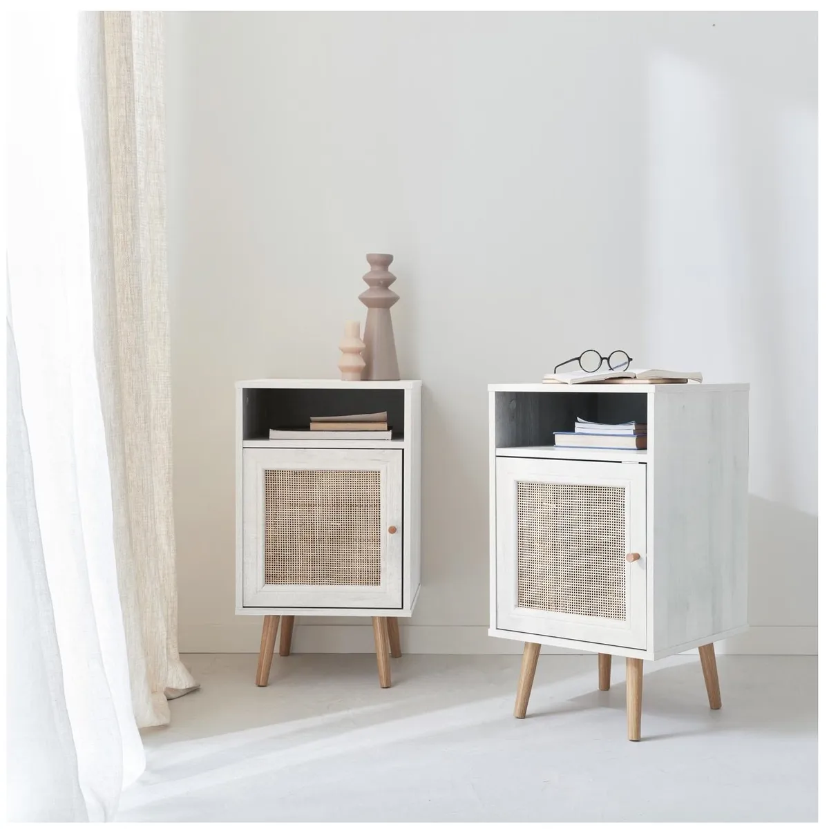 TU MESITA - MESA DE NOCHE VELADOR AELU COLOR BLANCO CON REJILLA DE RATAN TU MESITA