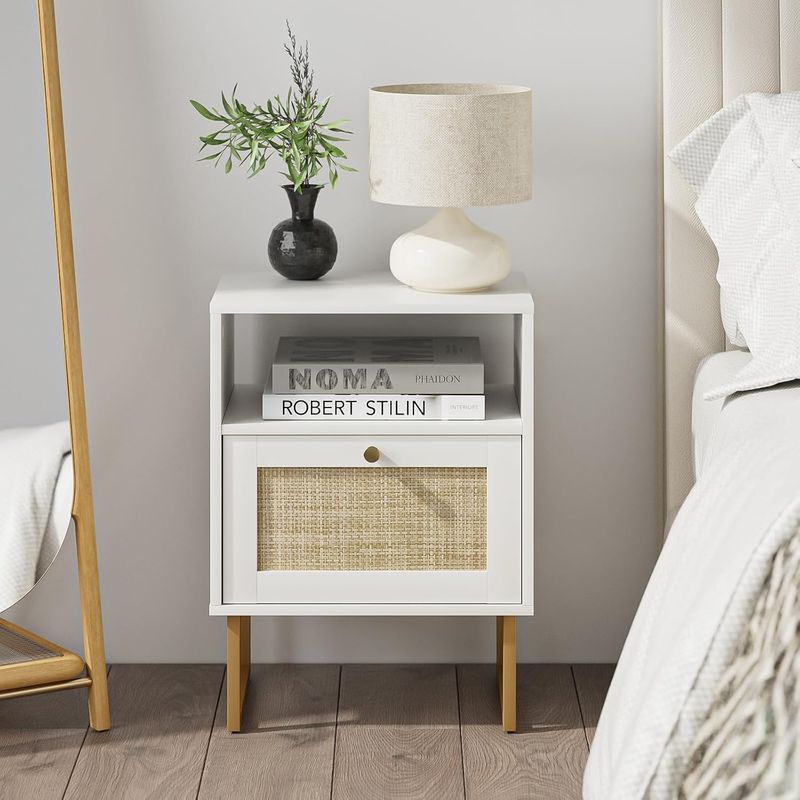 TU MESITA - MESITA DE NOCHE CON  MALLA EN  RATAN LEONARD COLOR BLANCO 1 PUERTA TU MESITA