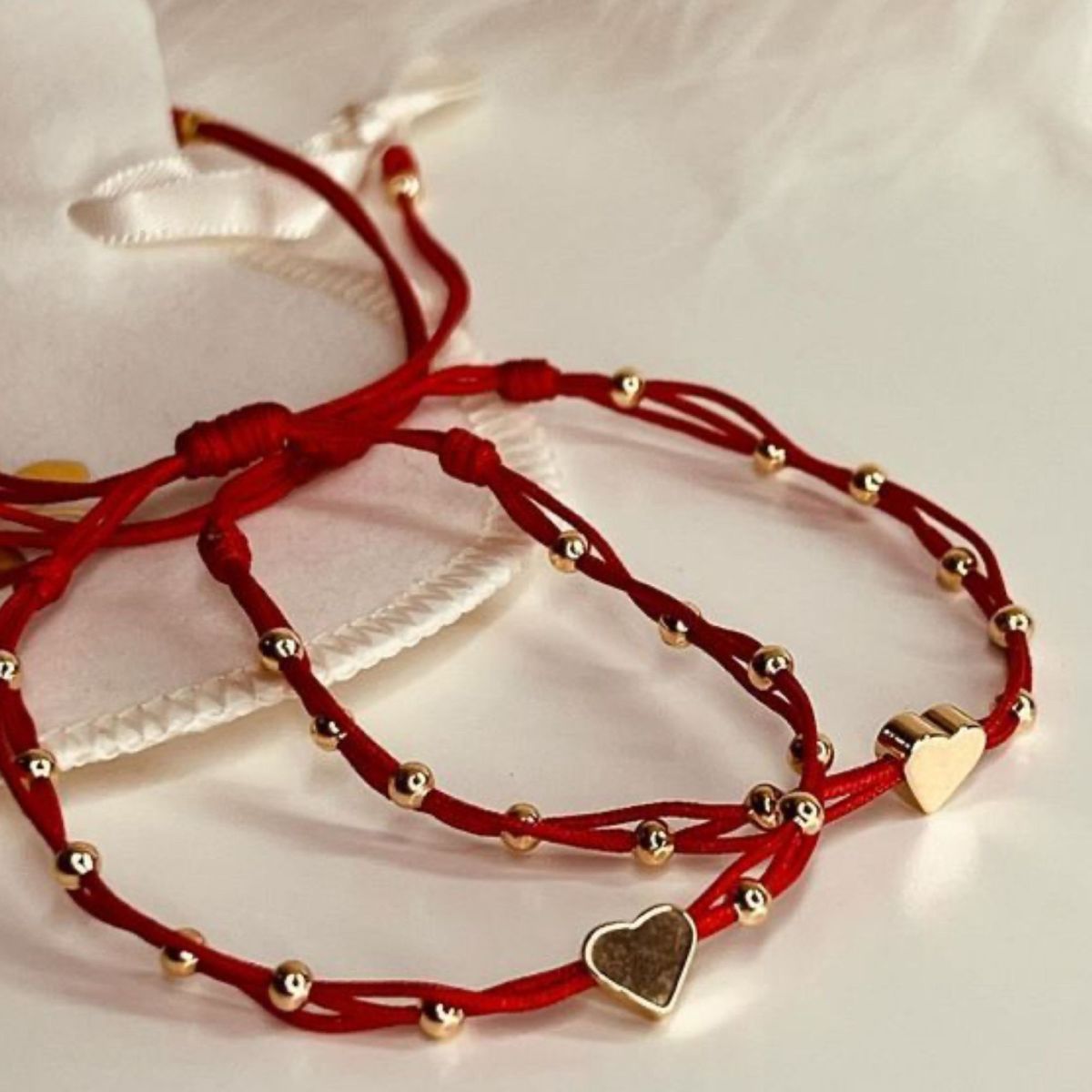 GENERICO - Set pulseras hilo rojo con corazón - Naif Jewelry Peru