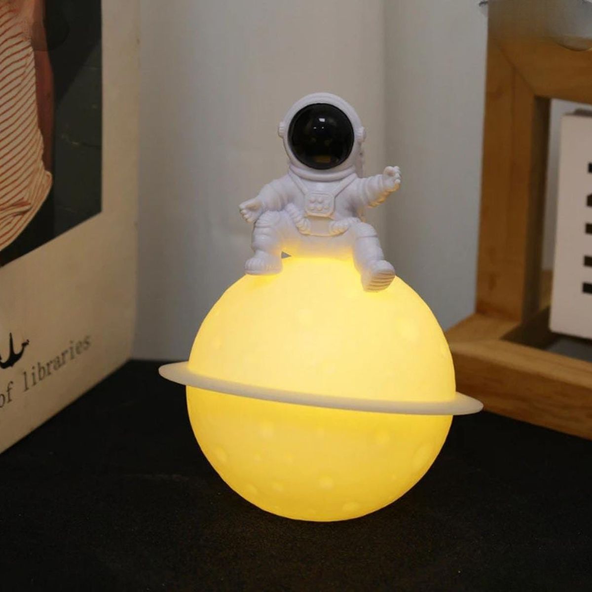 GENERICO - LÁMPARA PORTÁTIL MESA ESCRITORIO ADORNO DECORATIVO ASTRONAUTA EN LUNA