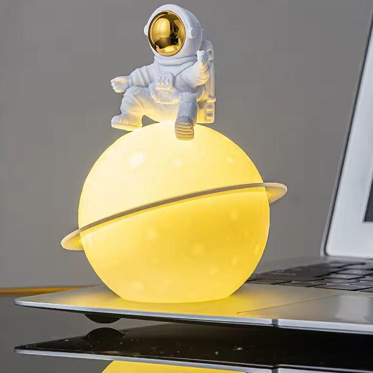 GENERICO - LÁMPARA PORTÁTIL MESA ESCRITORIO ADORNO DECORATIVO ASTRONAUTA EN LUNA