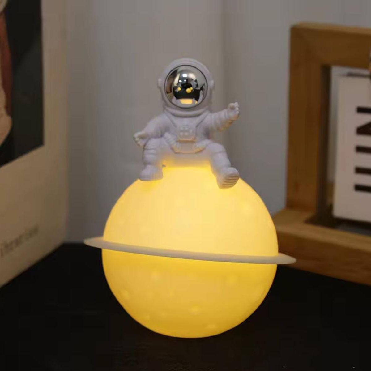 GENERICO - LÁMPARA PORTÁTIL MESA ESCRITORIO ADORNO DECORATIVO ASTRONAUTA EN LUNA