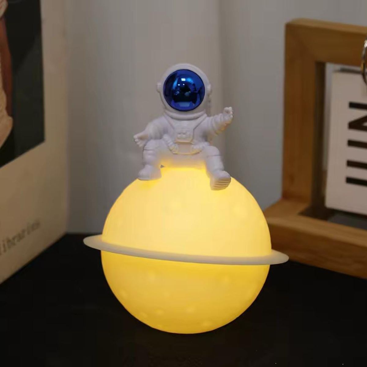 GENERICO - LÁMPARA PORTÁTIL MESA ESCRITORIO ADORNO DECORATIVO ASTRONAUTA EN LUNA