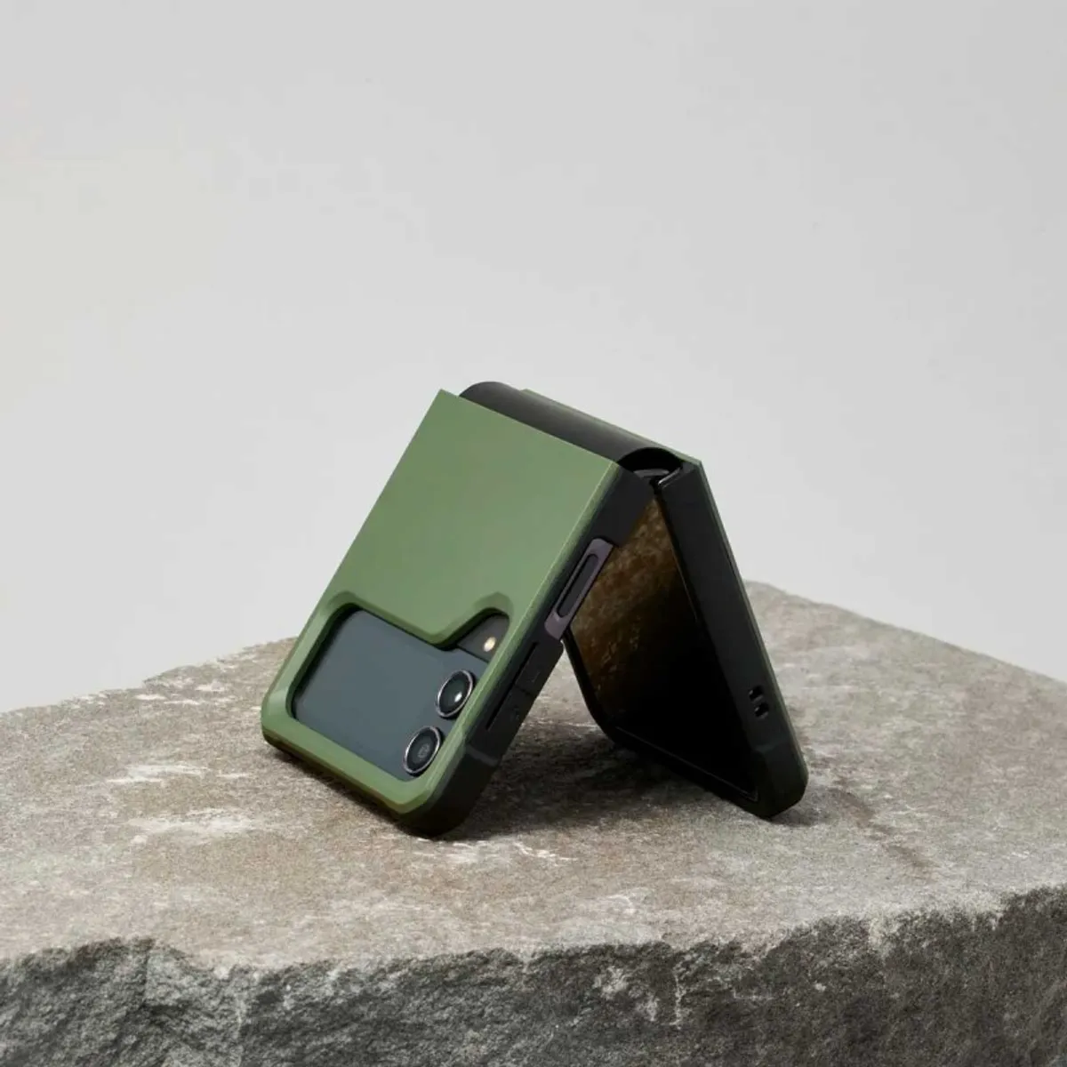 URBAN ARMOR GEAR - Case Verde Oliva UAG Civilian Para Galaxy Z Flip 4