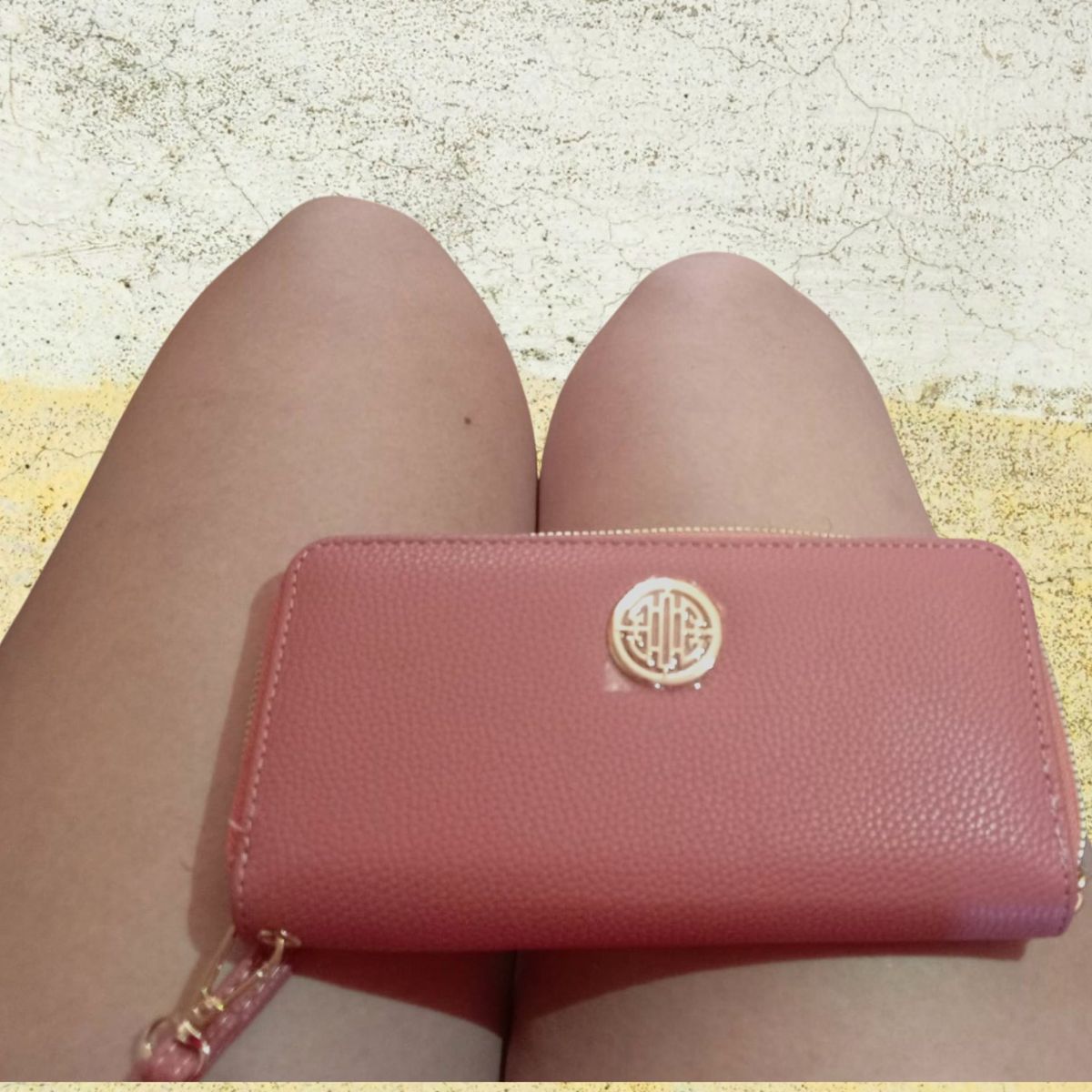 GENERICO - BILLETERA PARA MUJER CON CORREA DE MANO COLOR CORAL