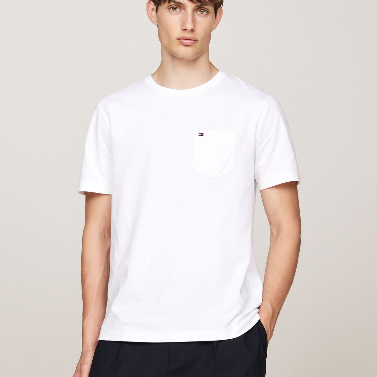TOMMY HILFIGER - CAMISETA ESSENTIAL SOLID POCKET TEE