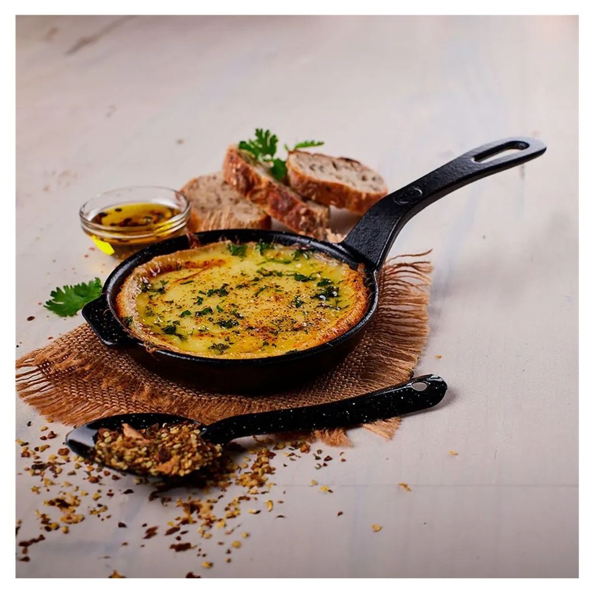 VICTORIA - SARTEN MINI DE HIERRO FUNDIDO PRECURADA 12 CM DE DIAMETRO VICTORIA