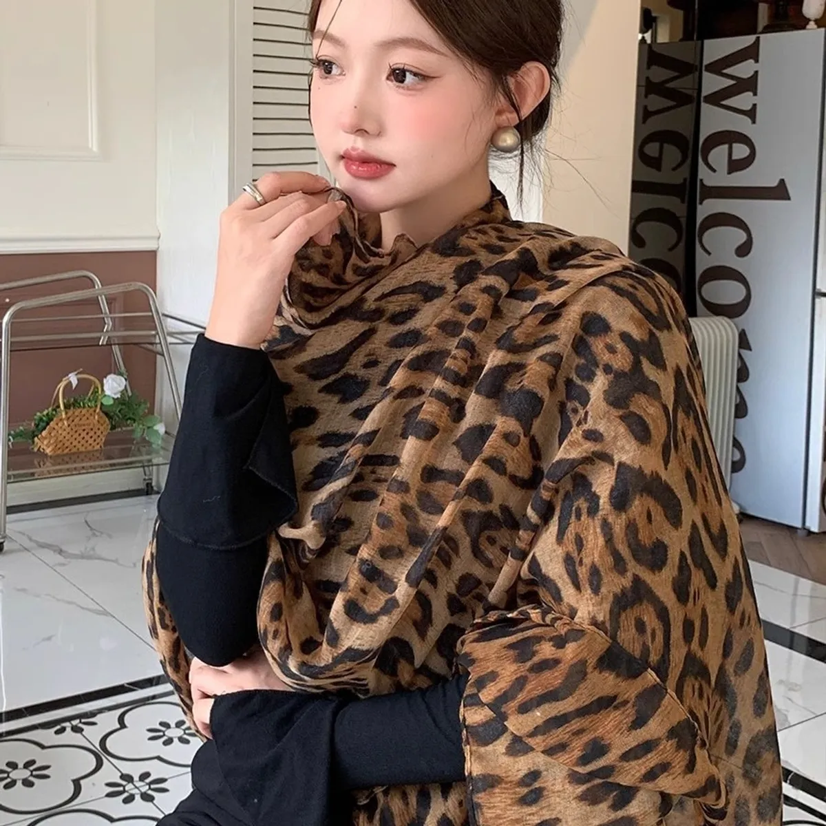 KAST PE - Bufanda Pashmina Kamari Ligera de Animal Print