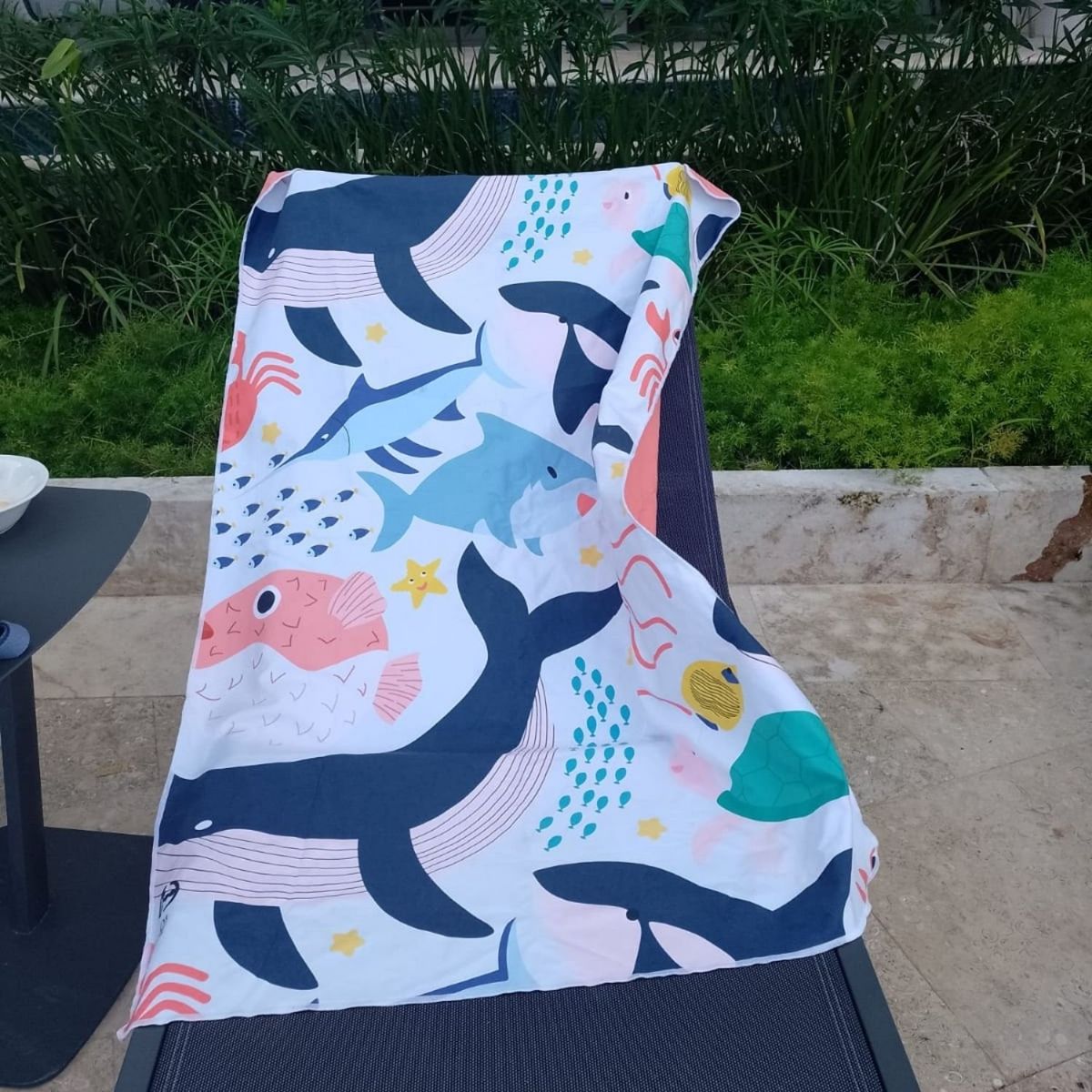 TOWELTEC - TOALLA DE MICROFIBRA MEDIUM DISEÑO BALLENA 80X130CM