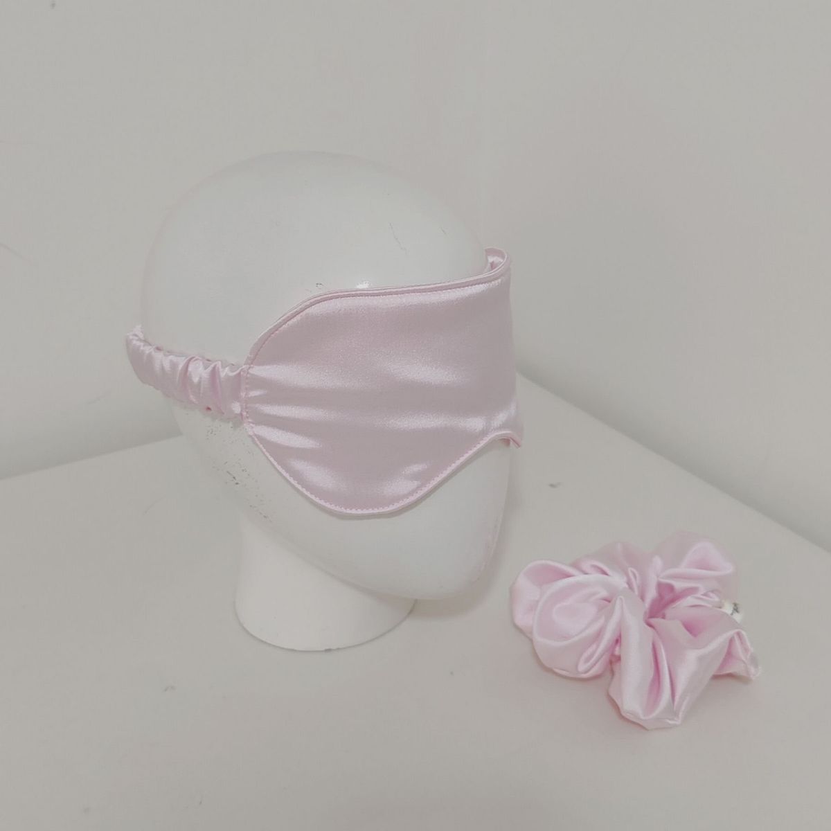 GENERICO - Pack Antifaz para dormir + Scrunchie en Satín - Rosa