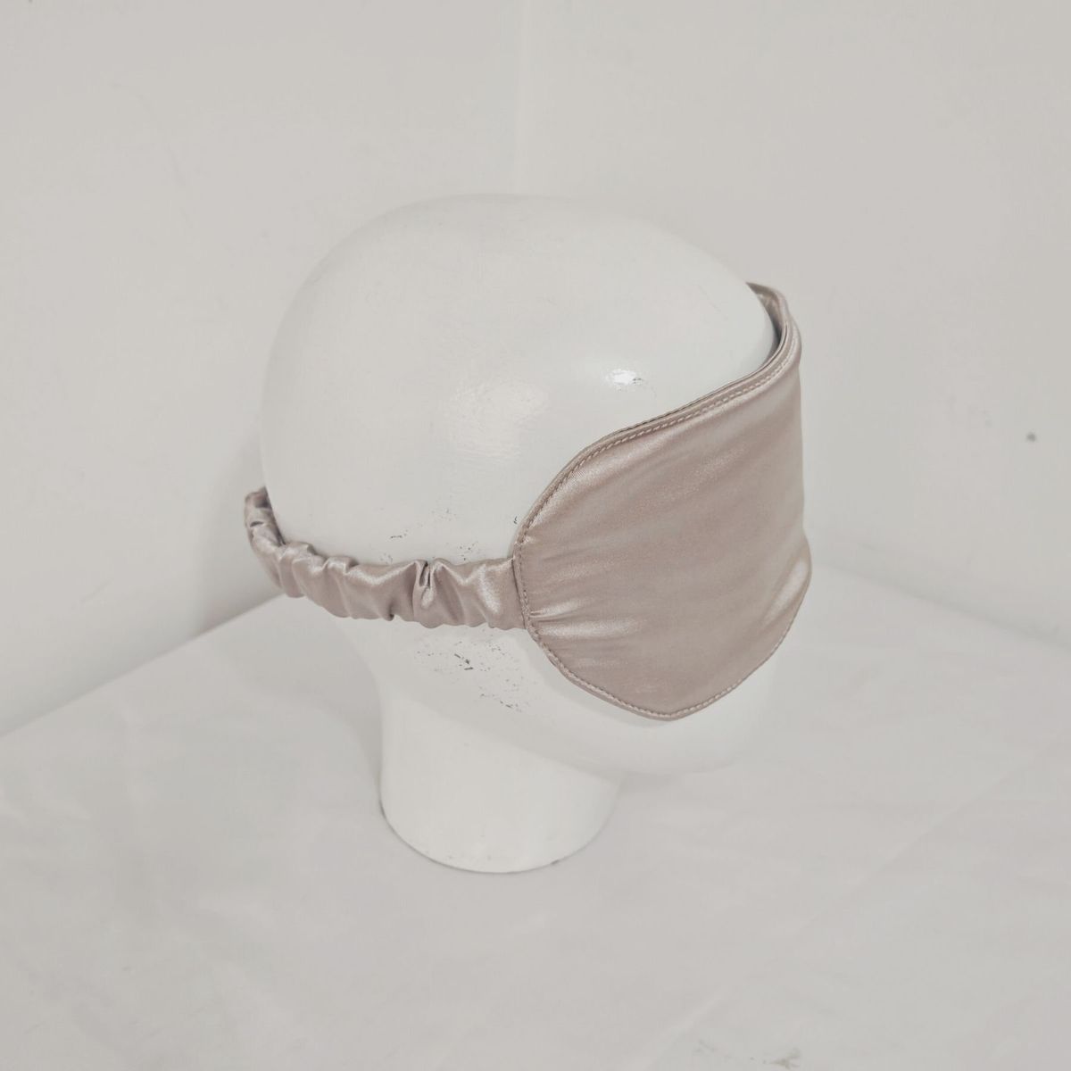 GENERICO - Pack Antifaz para dormir + Scrunchie en Satín - Arena