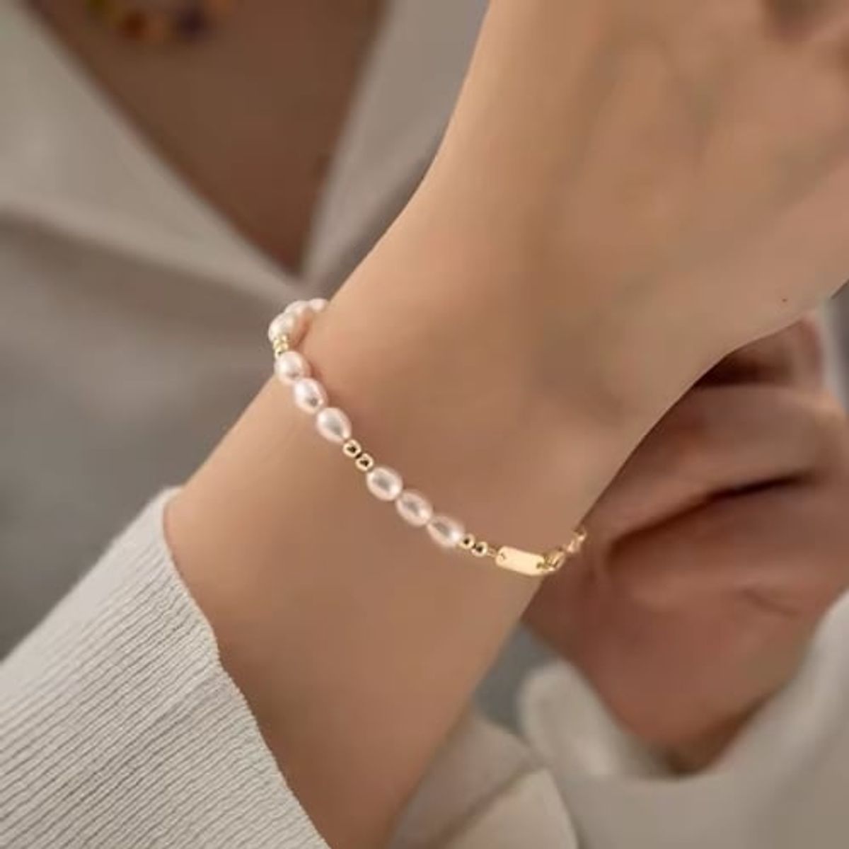 GENERICO - Pulsera Perlas de Río Mujer Bolitas Doradas Acero Inoxidable Ajustable