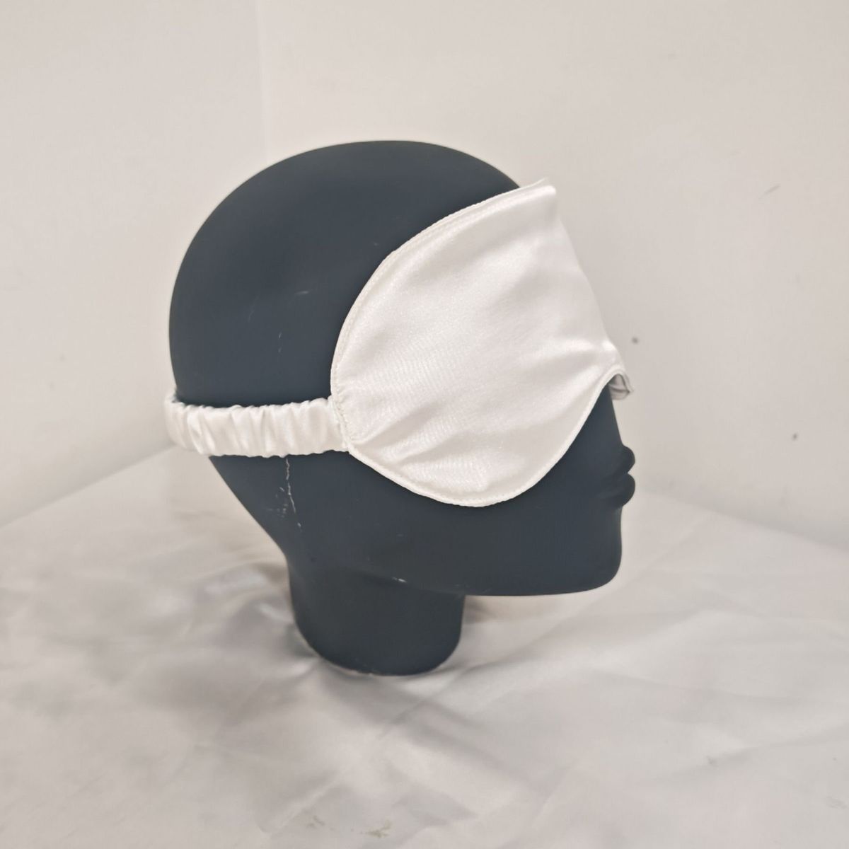 GENERICO - Pack Antifaz para dormir + Scrunchie en Satín - Perla