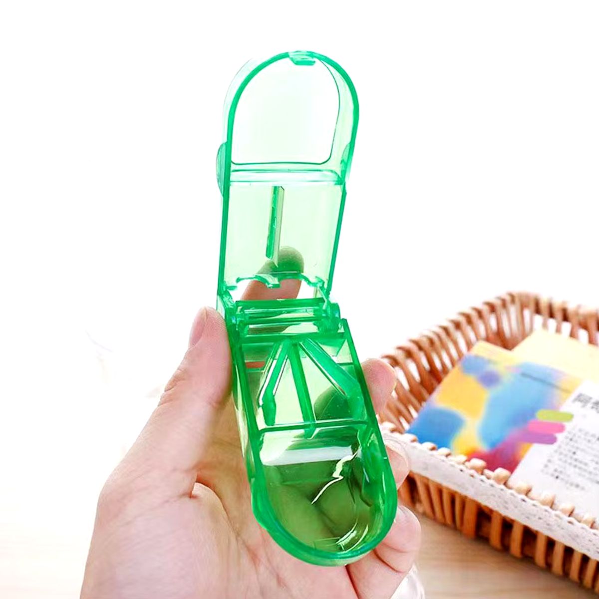 GENERICO - CORTADOR DE PASTILLAS PORTÁTIL CON PASTILLERO COLOR VERDE