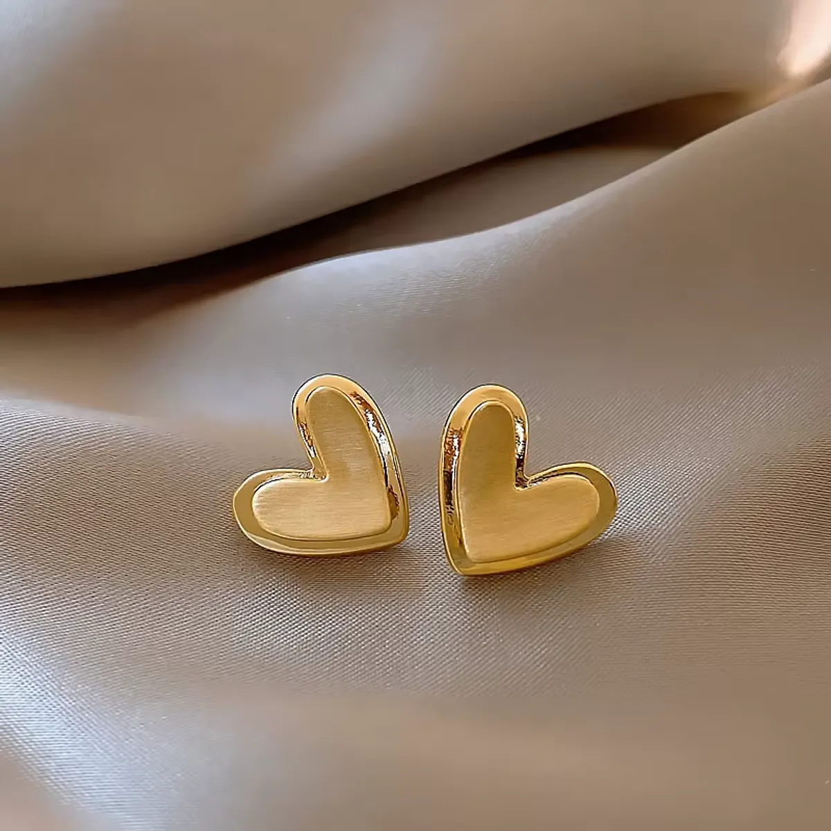 GENERICO - Aretes Pendientes Corazón Dorado Esmerilado