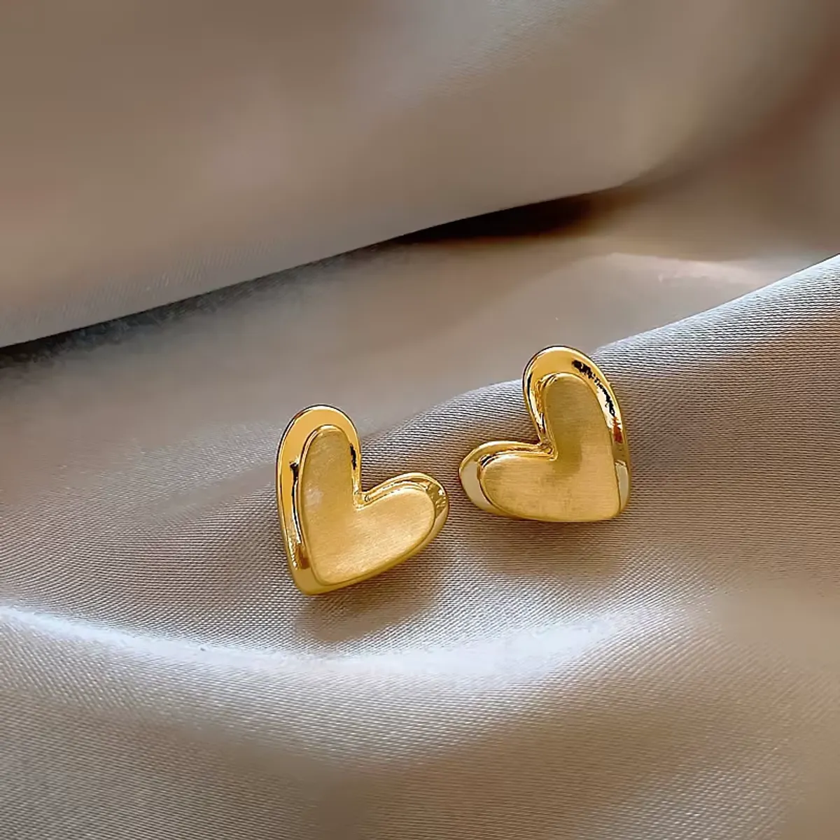 GENERICO - Aretes Pendientes Corazón Dorado Esmerilado