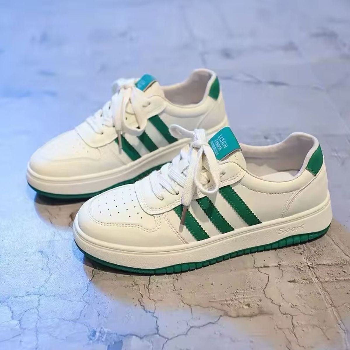 GENERICO - ZAPATILLA MODELO RAYAS MUJER