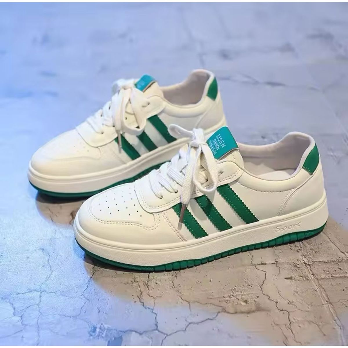 GENERICO - ZAPATILLA MODELO RAYAS MUJER