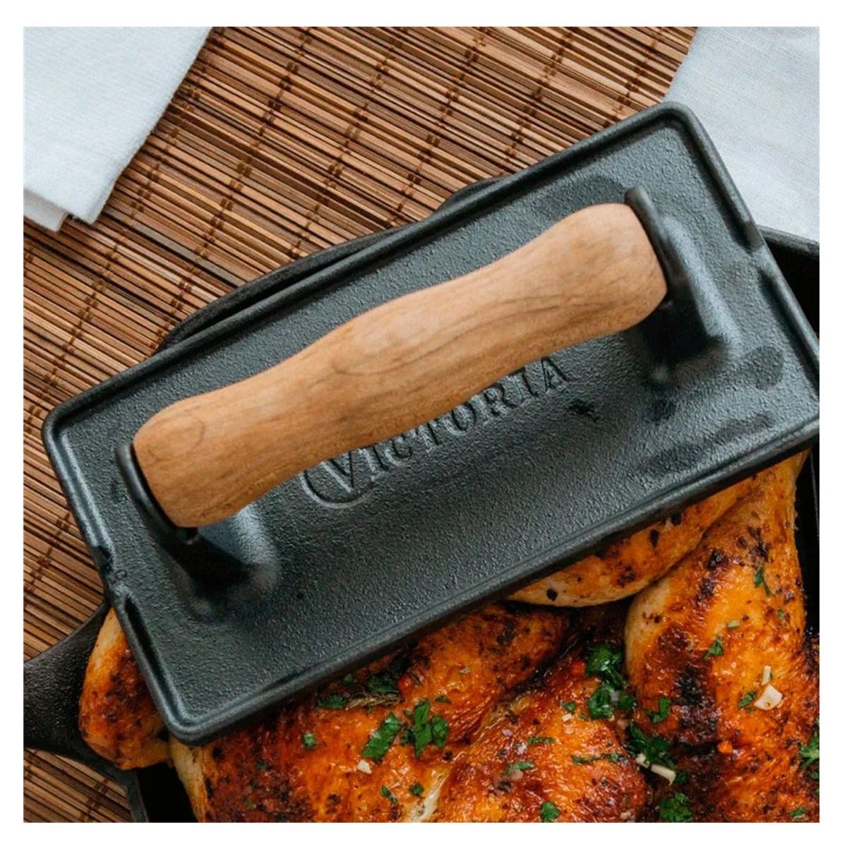 VICTORIA - PLANCHA PRENSA PARRILLERA VICTORIA PISADOR DE CARNES 22 CM