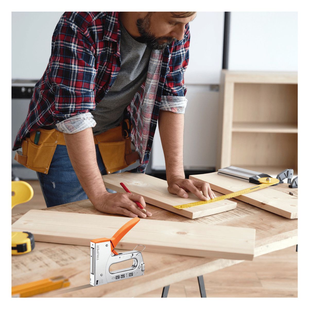 TRUPER - Engrapadora y clavadora tipo pistola Truper