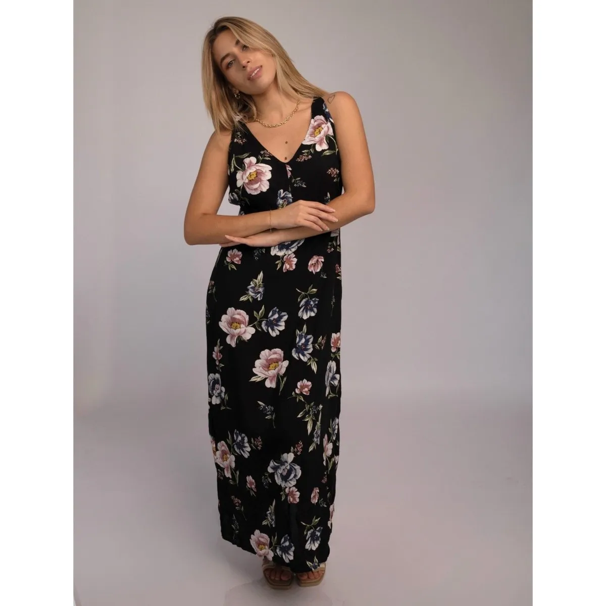 AMA OUTFITTERS - VESTIDO FLOREADO JAZMIN