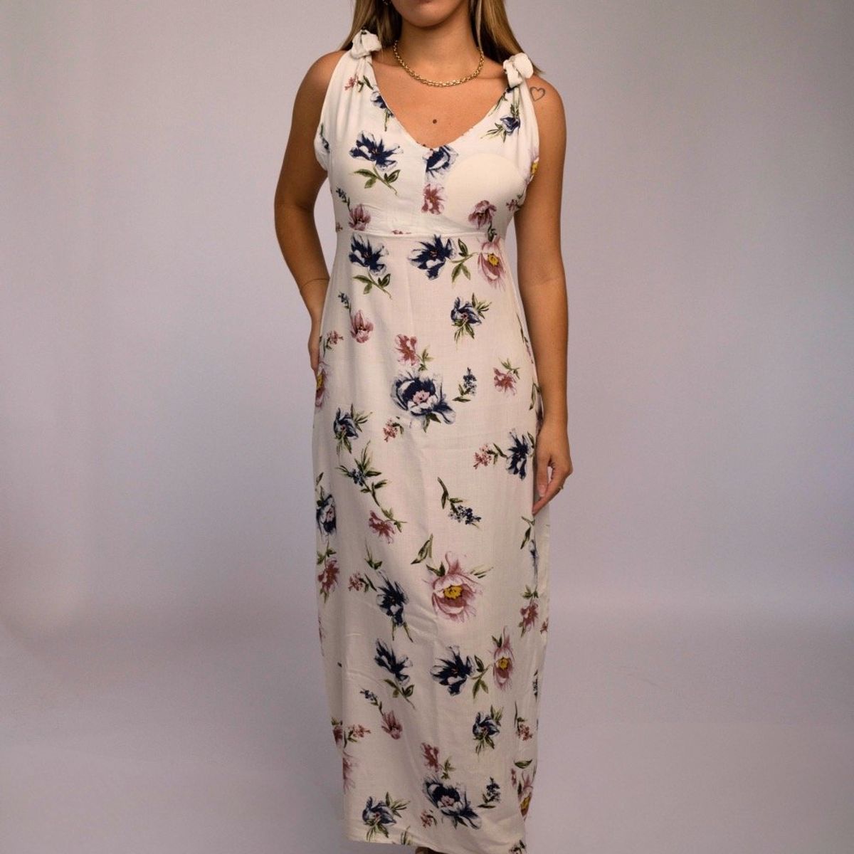 AMA OUTFITTERS - VESTIDO FLOREADO JAZMIN