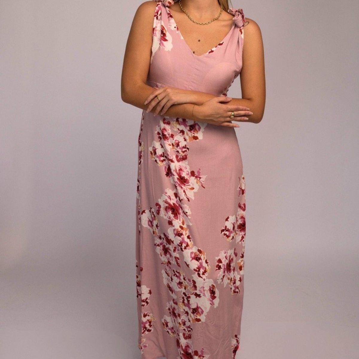 AMA OUTFITTERS - VESTIDO FLOREADO JAZMIN