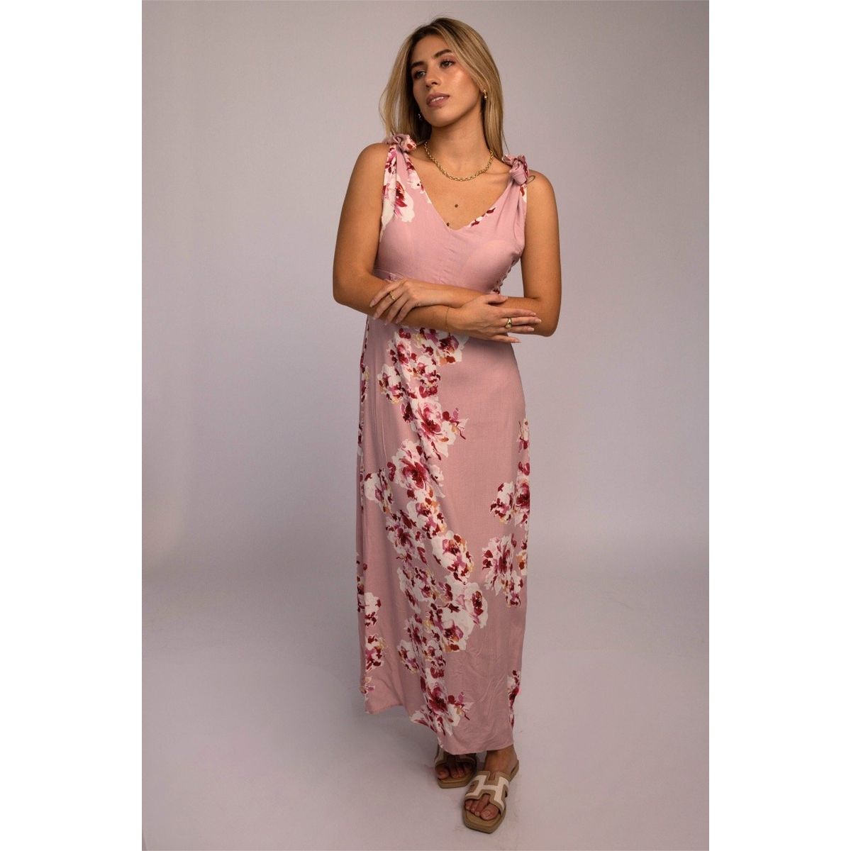 AMA OUTFITTERS - VESTIDO FLOREADO JAZMIN