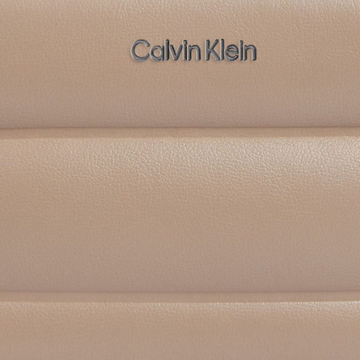 CALVIN KLEIN - BILLETERA LINE QUILT MEDIUM ZIP AROUND